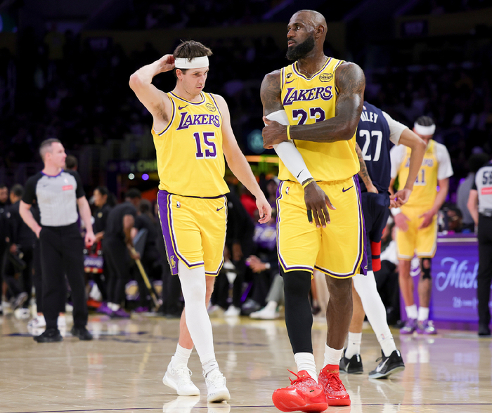 开云下载-1228胜场里程碑！41岁勒布朗21+12+10又刷五纪录 有球无球都顶尖|詹姆斯|奇才|湖人|安东尼-戴维斯|奥斯汀·里夫斯_新浪体育_新浪新闻